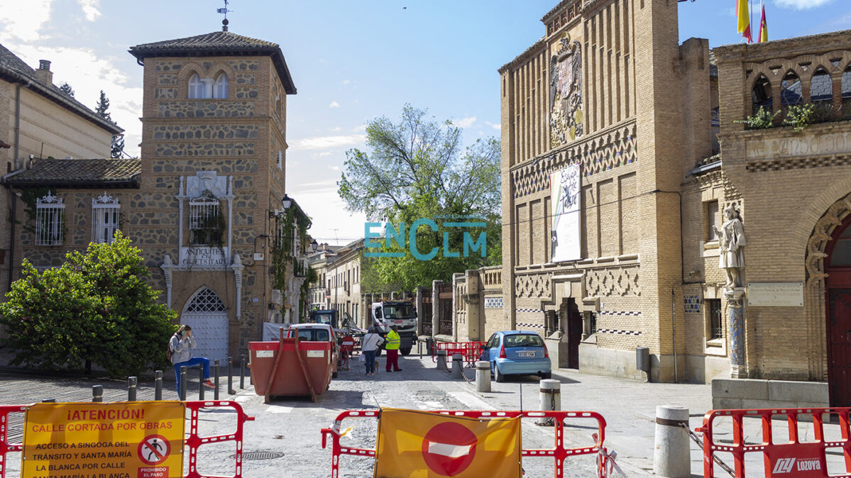 Las obras de la calle Reyes Católicos ya van por la Escuela de Artes. Foto: Gema Módenes.