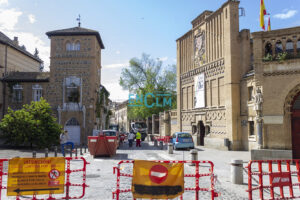 Las obras de la calle Reyes Católicos ya van por la Escuela de Artes. Foto: Gema Módenes.