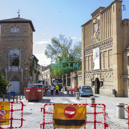 Las obras de la calle Reyes Católicos ya van por la Escuela de Artes. Foto: Gema Módenes.