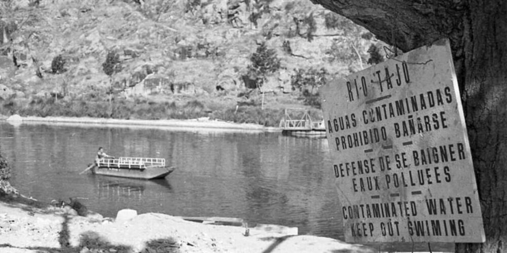 Prohibido bañarse en el río Tajo. Y así durante los últimos 50 años.