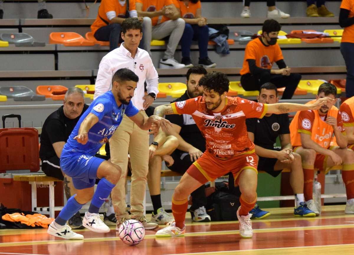 Lance del partido en el que perdió el Viña Albali Valdepeñas. Foto: Jimbee Cartagena.