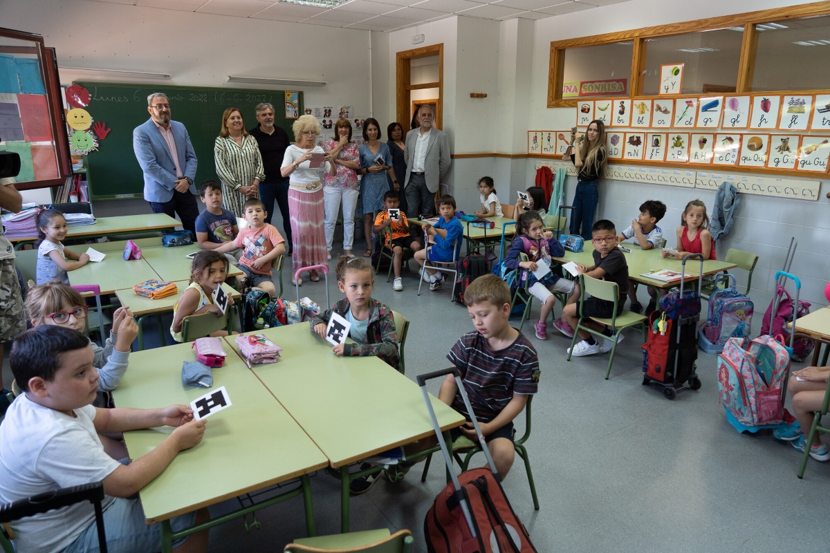 Rosa Ana Rodríguez visita el CEIP Cardenal Mendoza en Guadalajara