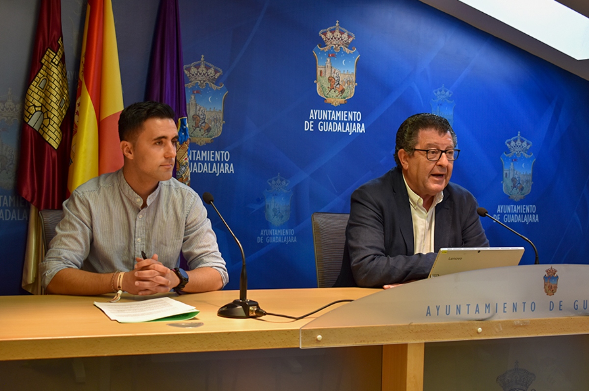 Evaristo Olcina, concejal de Deportes de Guadalajara y, Juan Flores, director general.