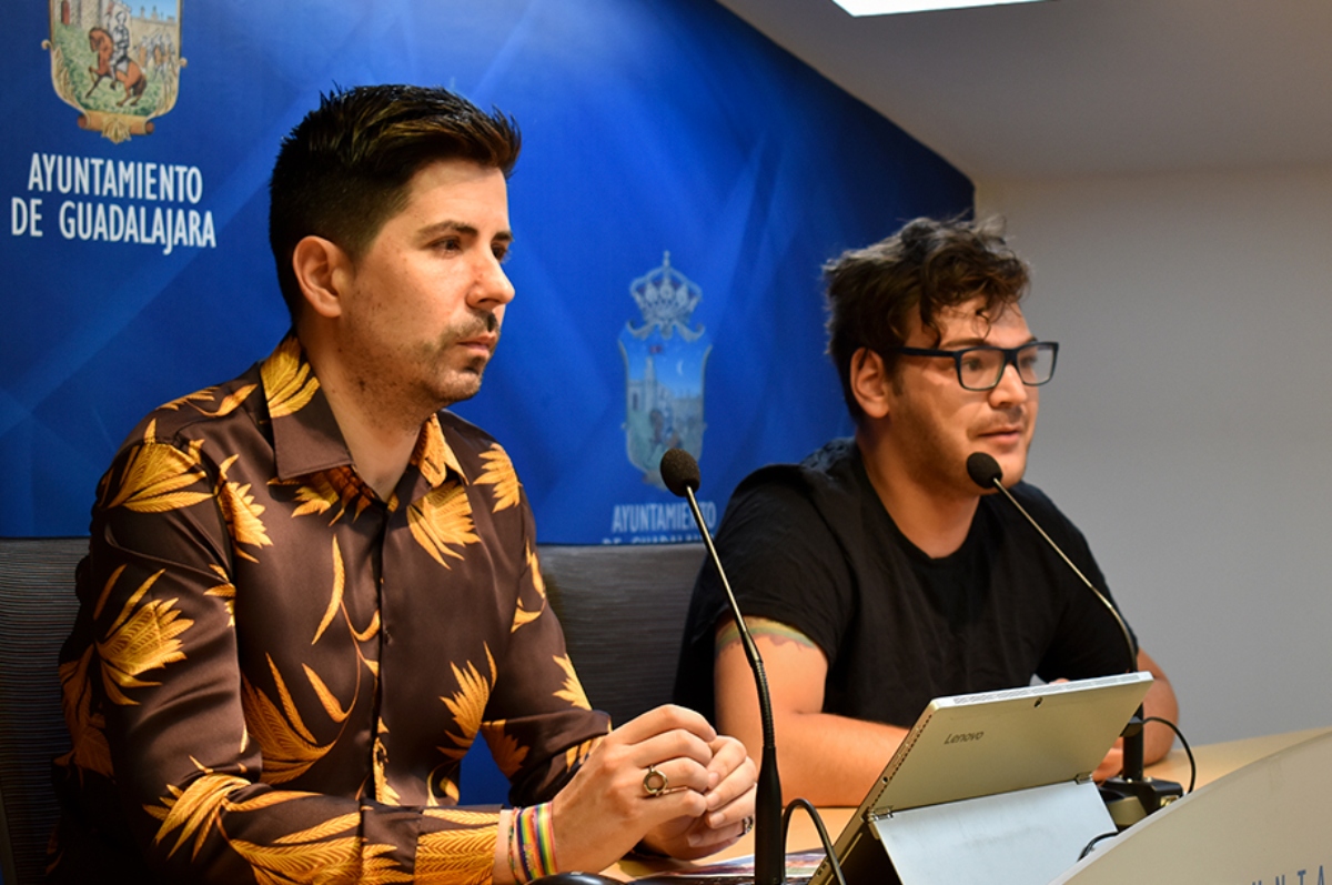 Ignacio de la Iglesia, concejal de Diversidad Ayuntamiento de Guadalajara. Presentación Día del Orgullo LGTBI