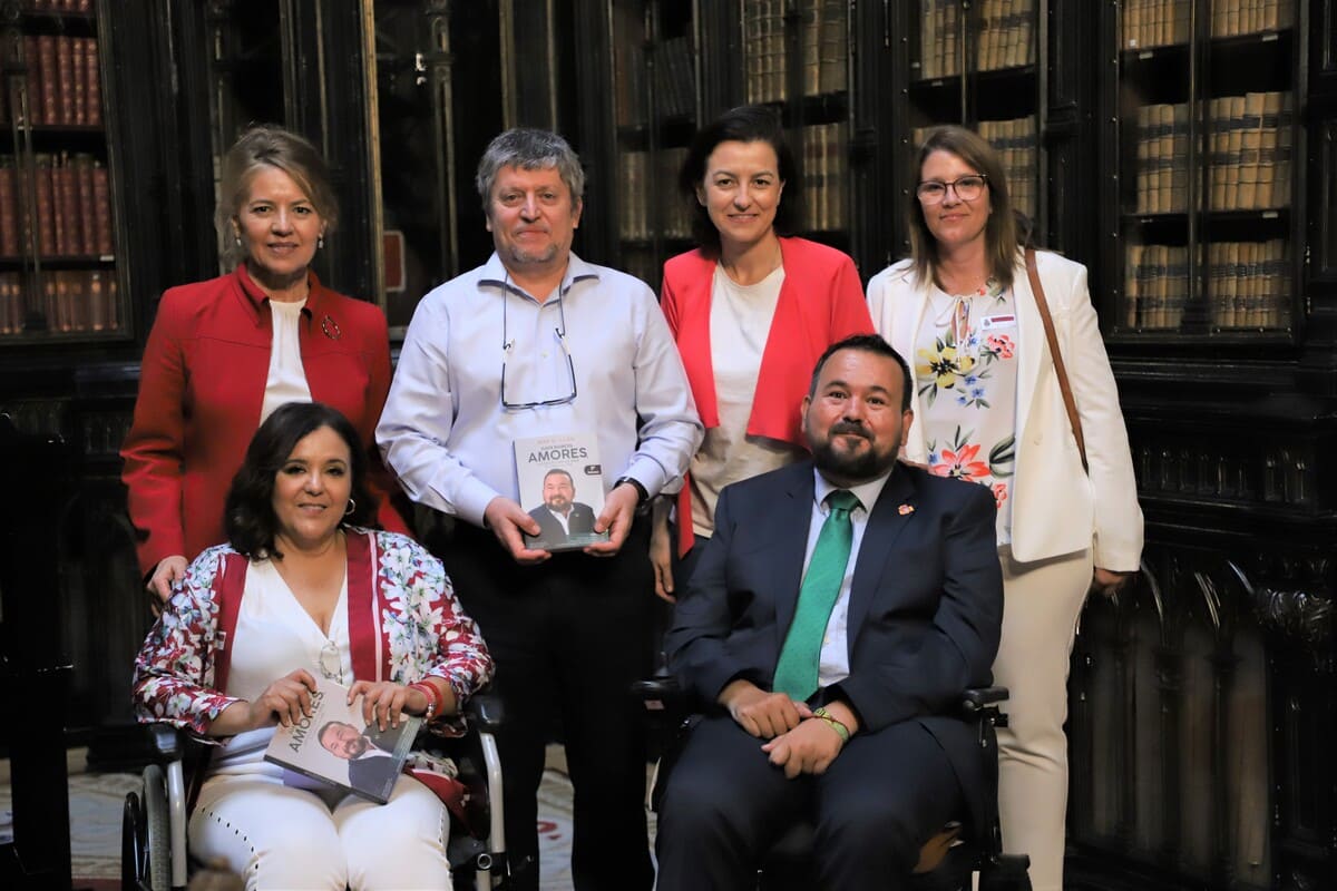 Amores y Mar G. Illán en la biblioteca del Senado (1)