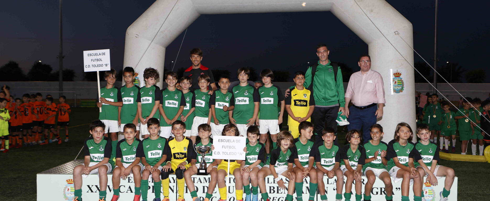 Escuela del CD Toledo "B", en la jornada de clausura.