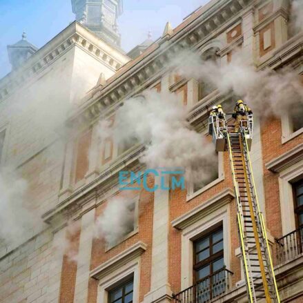 Tremendo susto el lunes al incendiarse un cuadro eléctrico en el Alcázar de Toledo. Foto: Rebeca Arango.