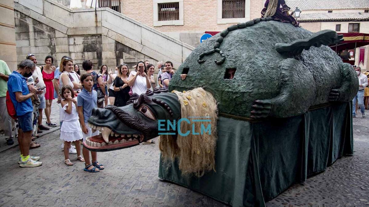 La Tarasca, uno de los principales focos de atracción durante el Corpus de Toledo. Foto: Rebeca Arango.