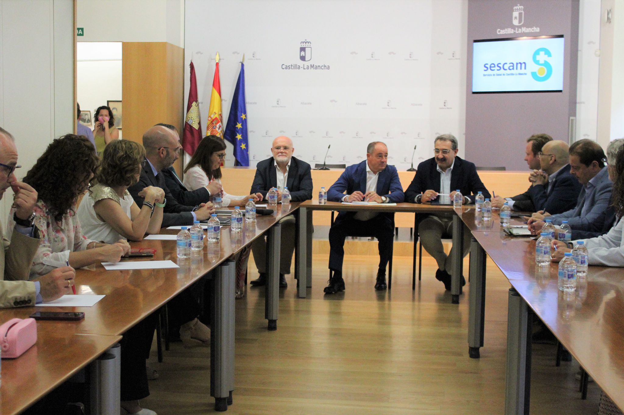 Reunión de la Comisión de Seguimiento de las obras del Plan Director del Hospital General de Albacete, celebrada en la Casa Perona.