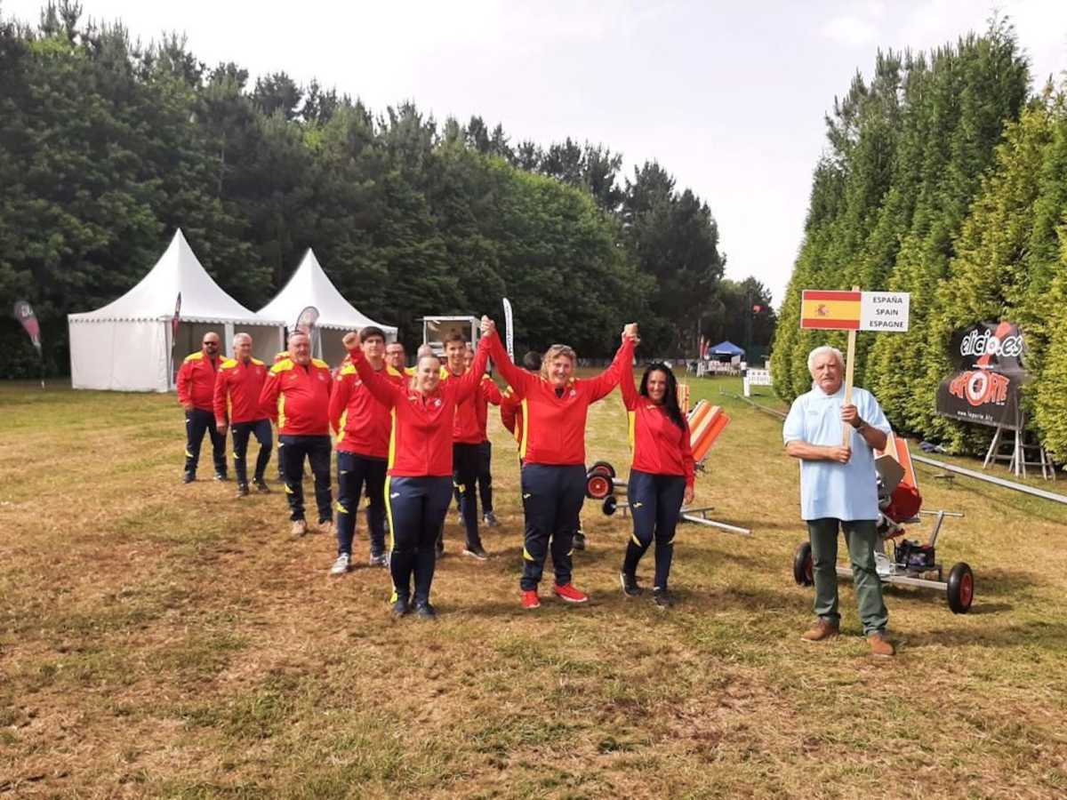 Beatriz Laparra es la primera del centro, con el resto del equipo español. Foto: Beatriz Laparra.