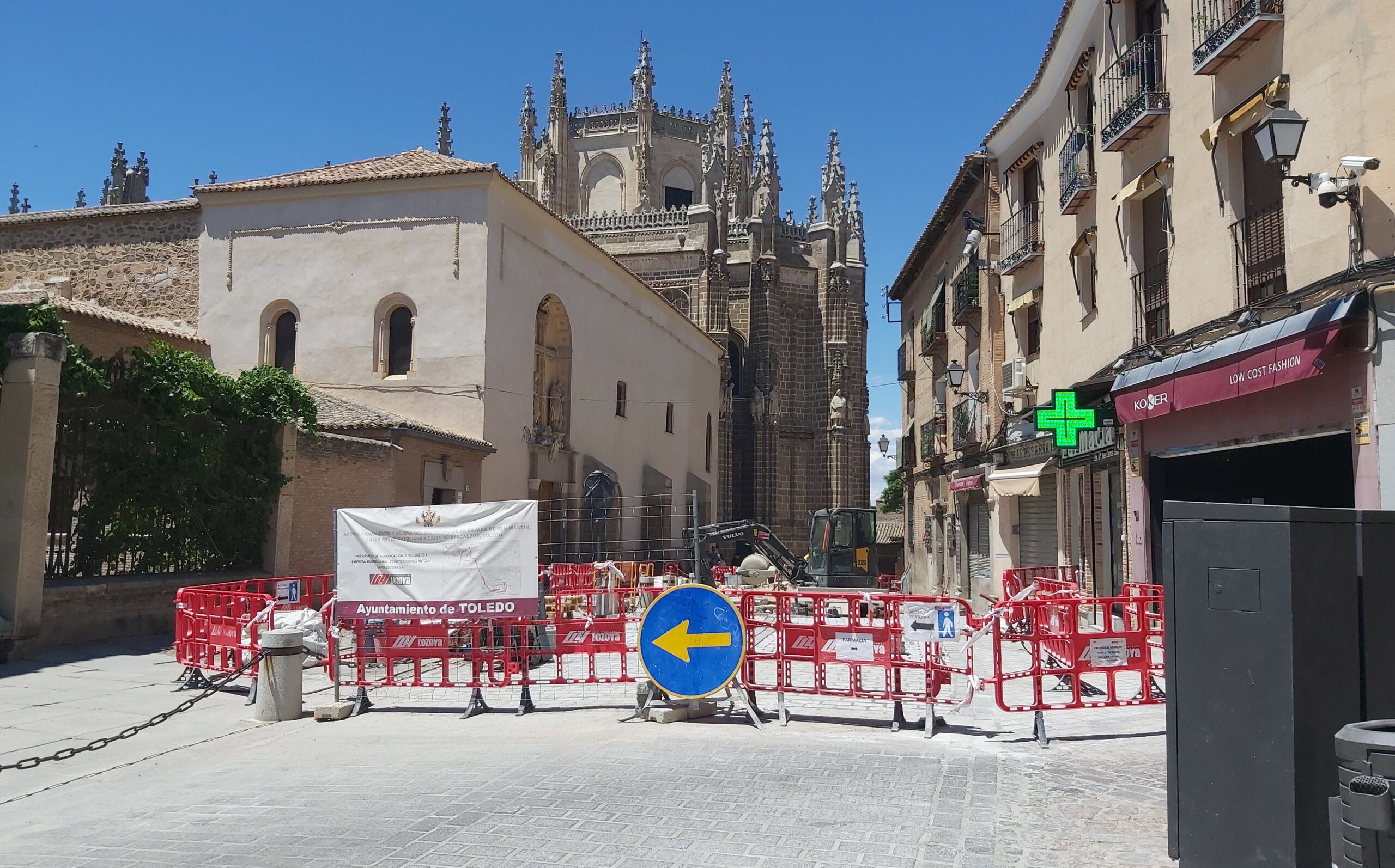 Así están en estos momentos, las obras de la calle Reyes Católicos.