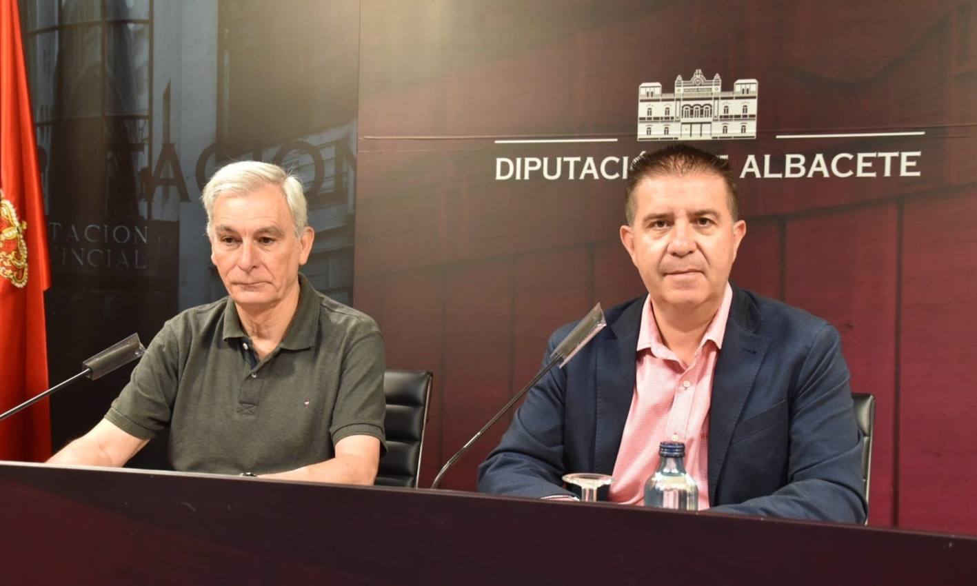 Antonio Selva y Santiago Cabañero presentan las nuevas ayudas de la Diputación de Albacete.