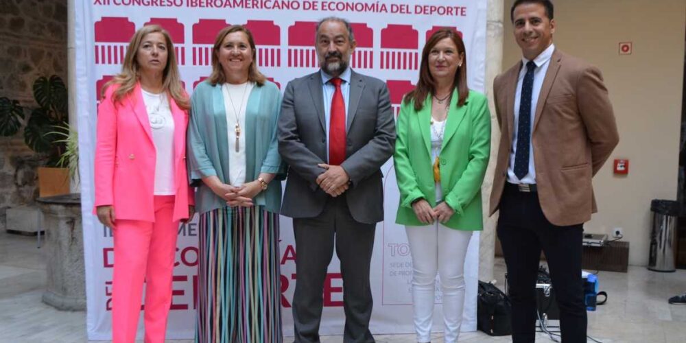 Participantes en la inauguración del Congreso Iberoamericano de Economía del Deporte.