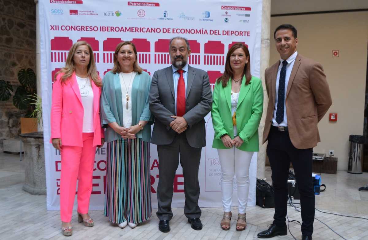 Participantes en la inauguración del Congreso Iberoamericano de Economía del Deporte.