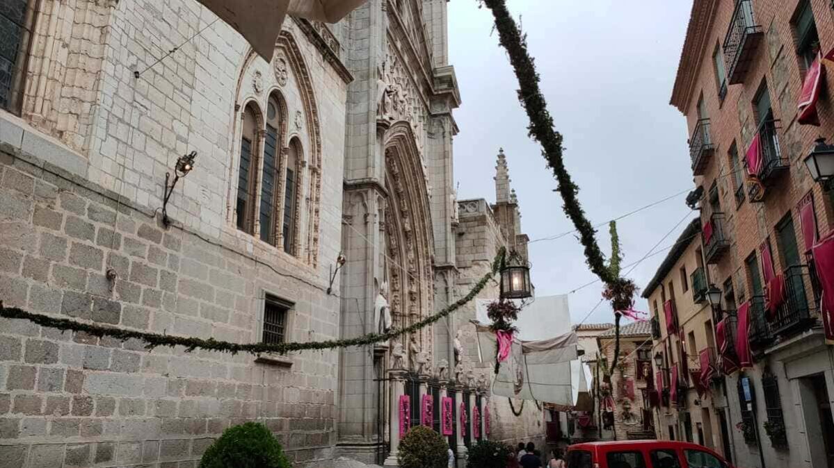 Toldos rotos en Cardenal Cisneros.