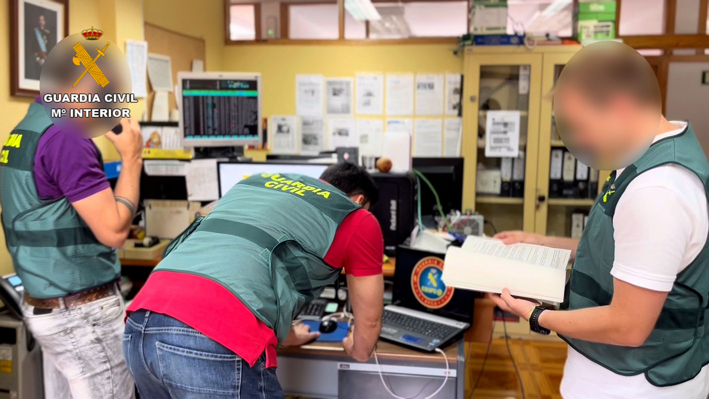 La Guardia Civil, durante la investigación de la operación Entrafador.