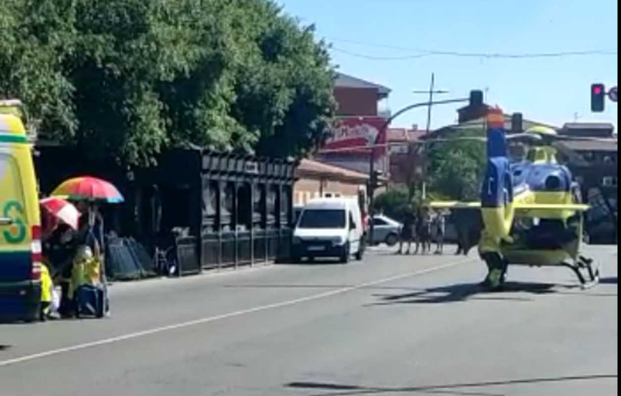 El helicóptero ha aterrizado en la avenida de Castilla-La Mancha.