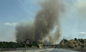 El humo, visible desde cualquier lugar de la ciudad de Toledo.