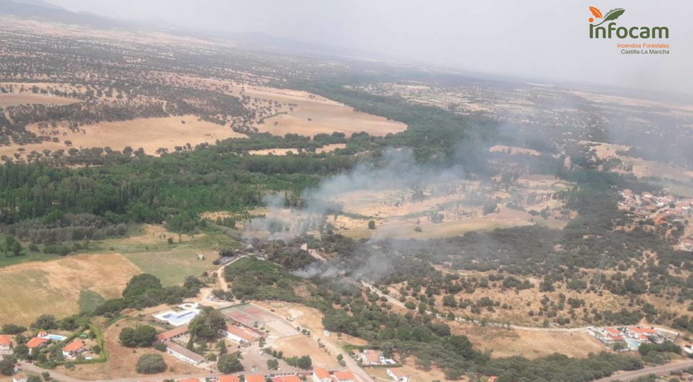 Vista aérea del incendio en El Casar de Escalona. Foto: Infocam.