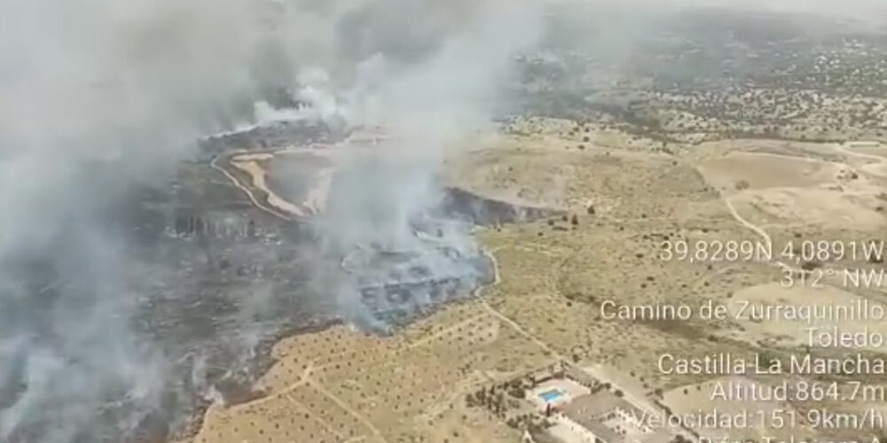 Imagen aérea del incendio en la finca Zurraquín, en los términos municipales de Guadamur y Toledo.