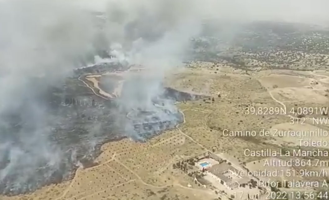 Imagen aérea del incendio en la finca Zurraquín, en los términos municipales de Guadamur y Toledo.