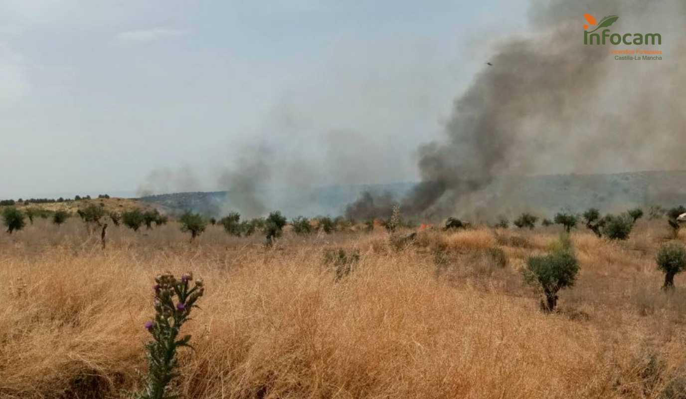 Imagen del incendio de rastrojos en la finca Zurraquín. Foto: Infocam.