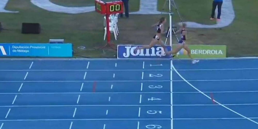 Momento de la llegada a meta de Irene Sánchez-Escribano. Foto: @deportesCMM.