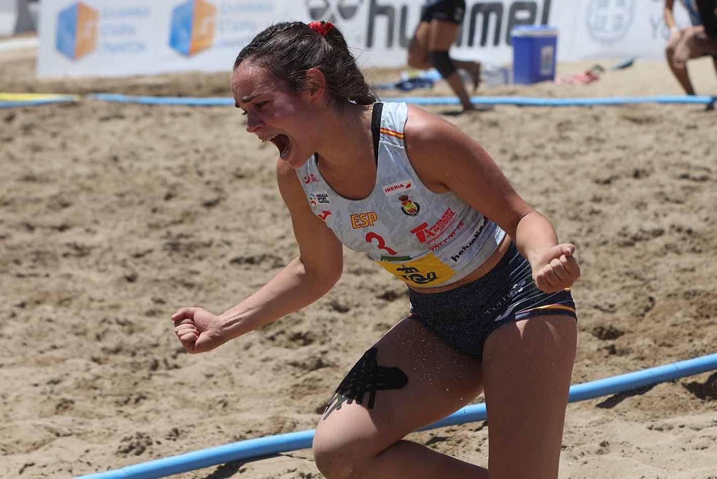 María Laguna, campeona mundial de balonmano playa. Foto subida del Facebook del Ayuntamiento de Pozuelo de Calatrava.