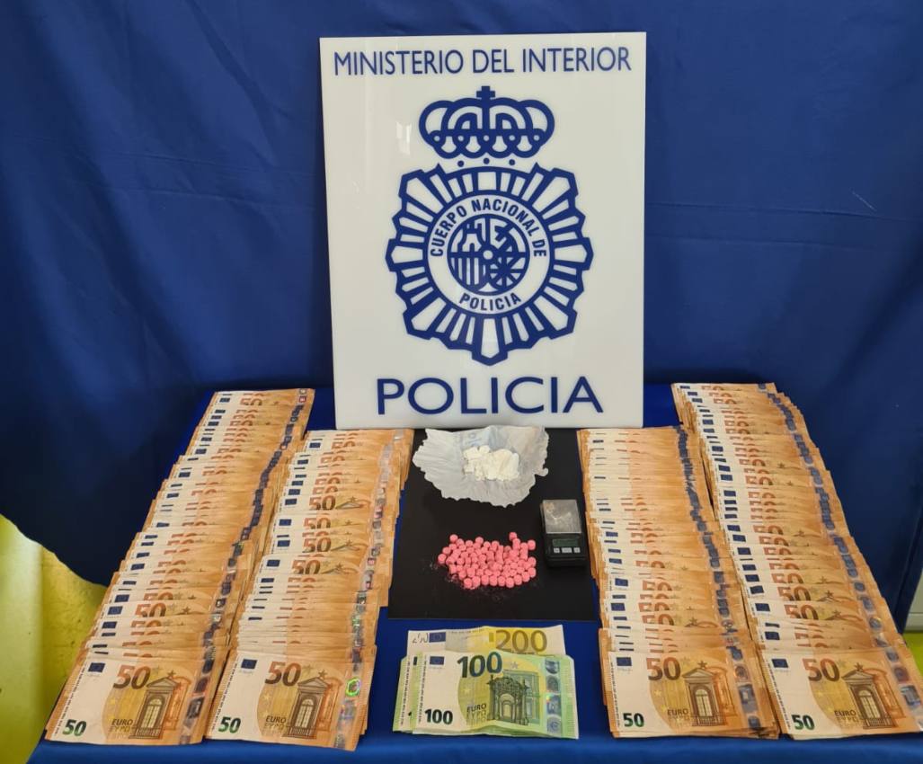 Droga y dinero incautado por la Policía Nacional de Albacete en la operación 'Secretario'.