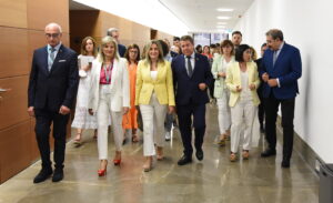 Page, junto a Tolón y otros asistentes al congreso de enfermeras gestoras que tiene lugar en Toledo.
