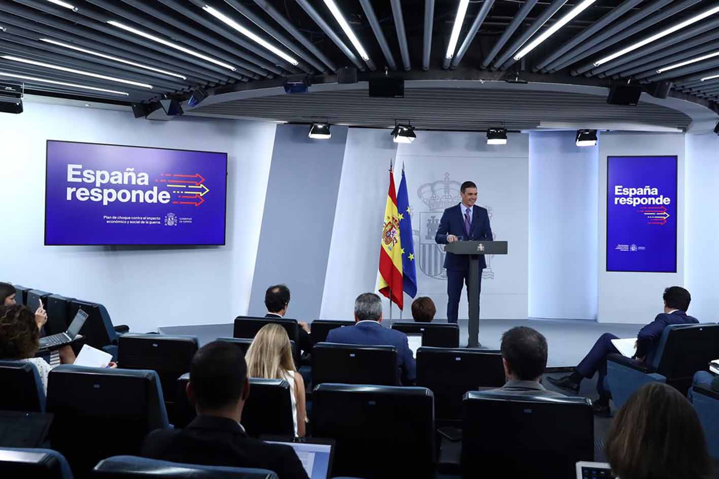 El presidente del Gobierno comparece ante los medios de comunicación, tras la reunión del Consejo de Ministros extraordinario. | Foto: Pool Moncloa/Fernando Calvo.