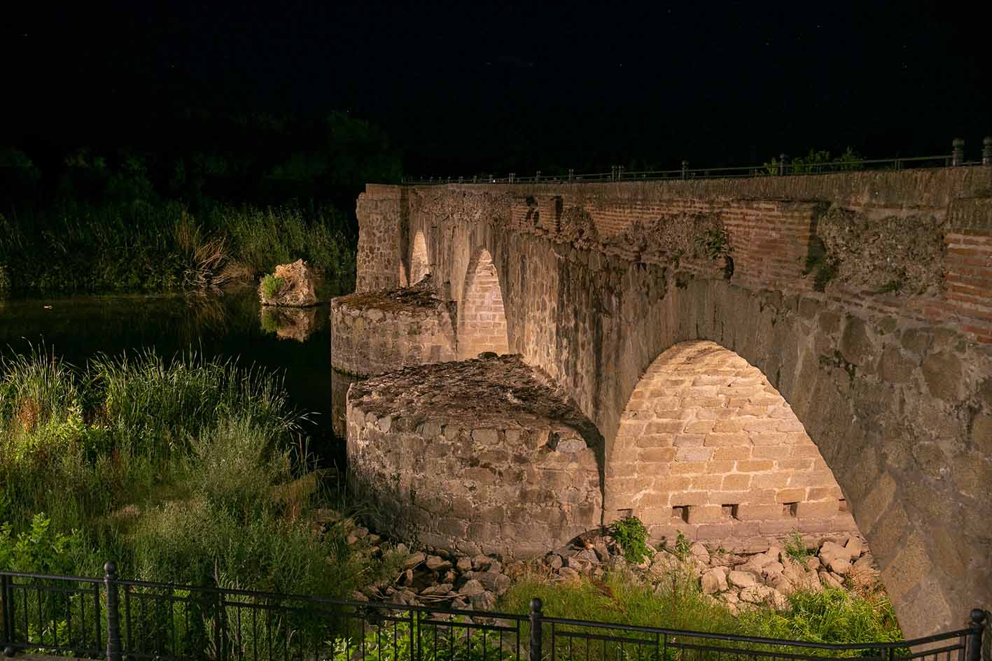 Panorámica de la nueva iluminación del Puente Romano.
