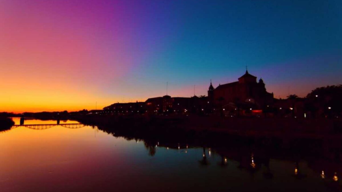 ©️Fotografía Ganadora del Concurso “Los 22 lugares del 22” de Turismo Castilla-La Mancha. Autor: Ana Albarrán González. Título: Atardecer sobre el Tajo y Santa Catalina.