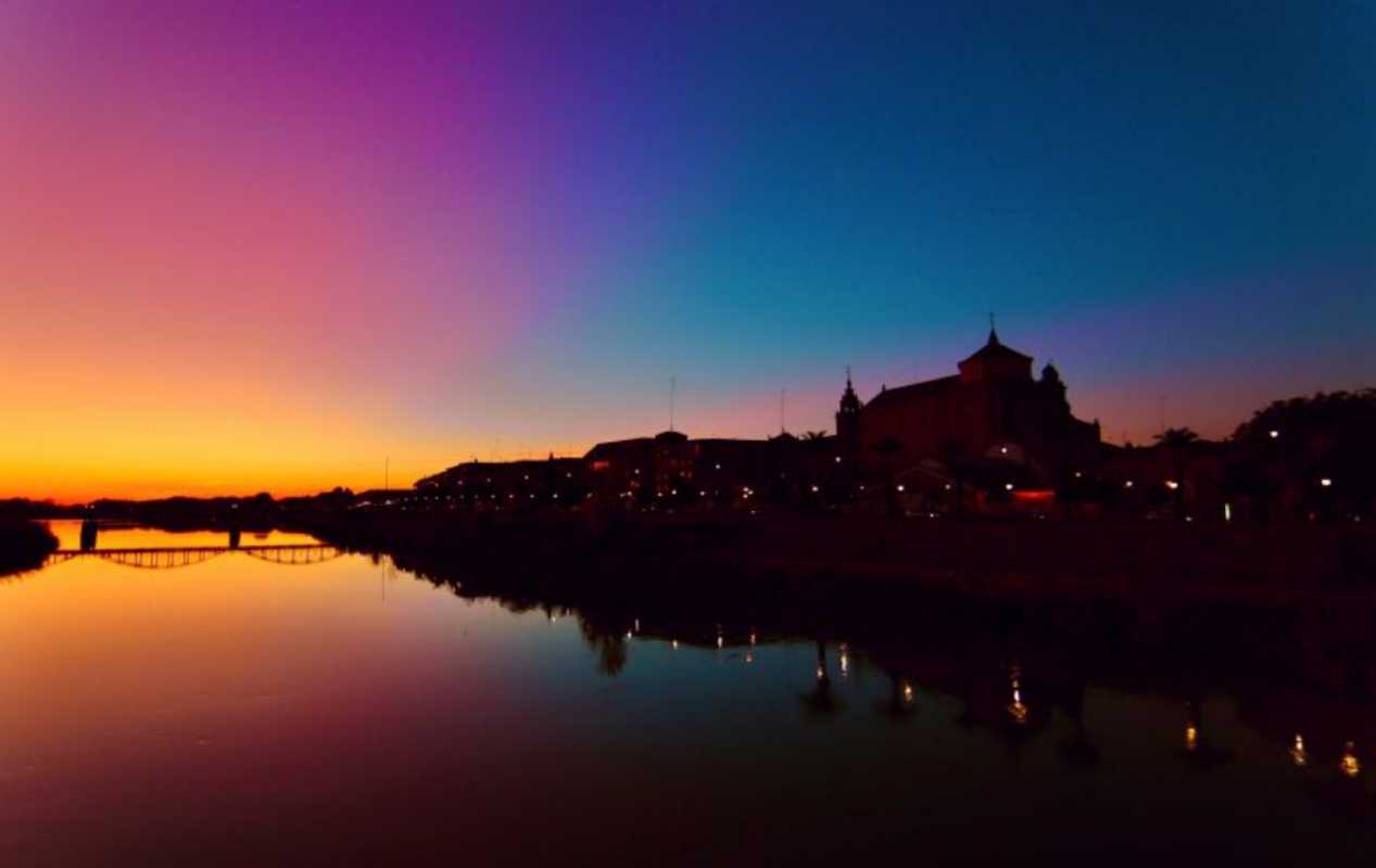 ©️Fotografía Ganadora del Concurso “Los 22 lugares del 22” de Turismo Castilla-La Mancha. Autor: Ana Albarrán González. Título: Atardecer sobre el Tajo y Santa Catalina.