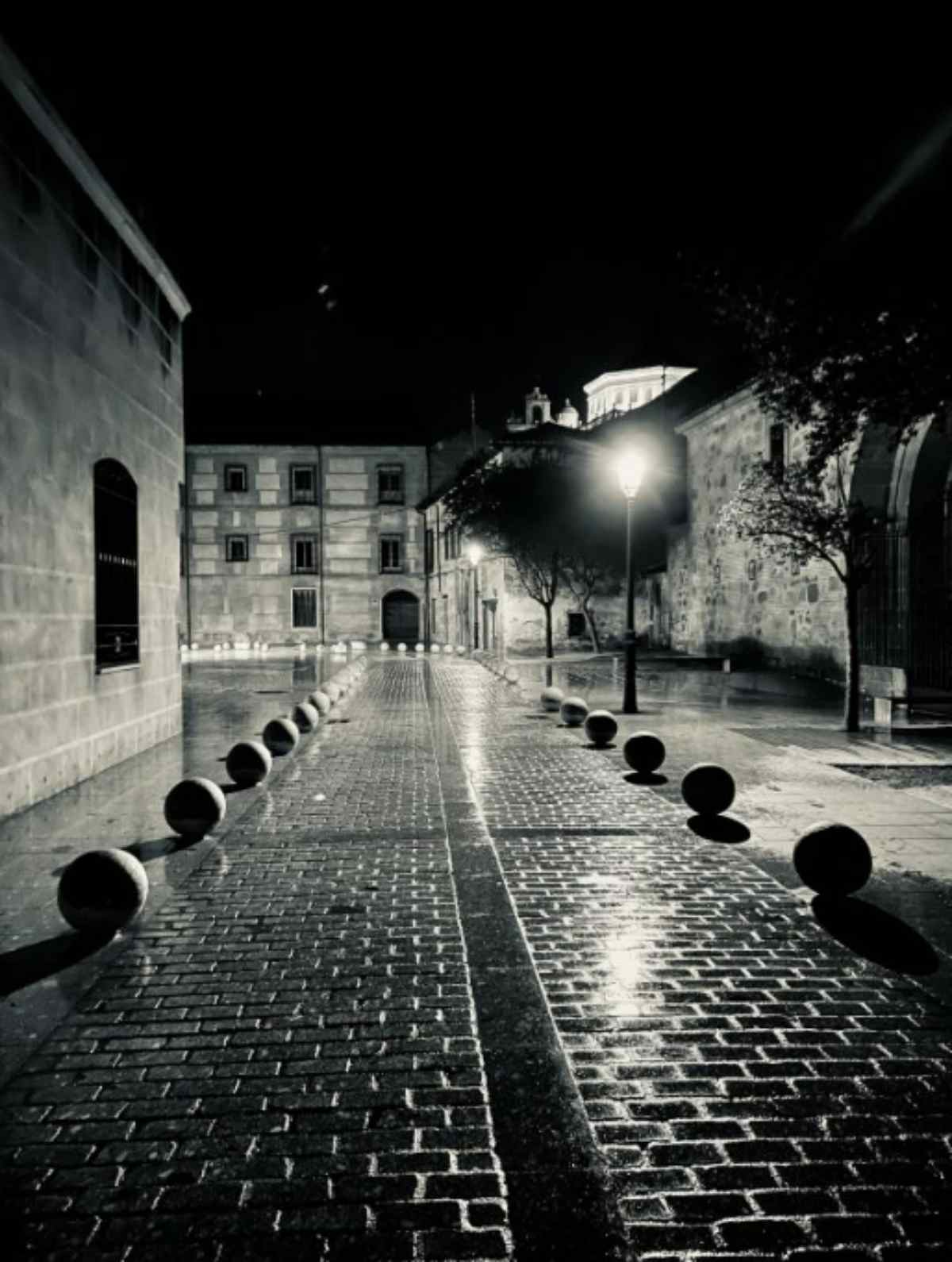 ©️Fotografía Ganadora del Concurso “Los 22 lugares del 22” de Turismo Castilla-La Mancha. Autor: Carol Vázquez. Título: Talavera en blanco y negro.