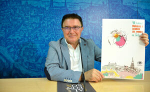Teo García, concejal de Cultura, durante la presentación de los conciertos.