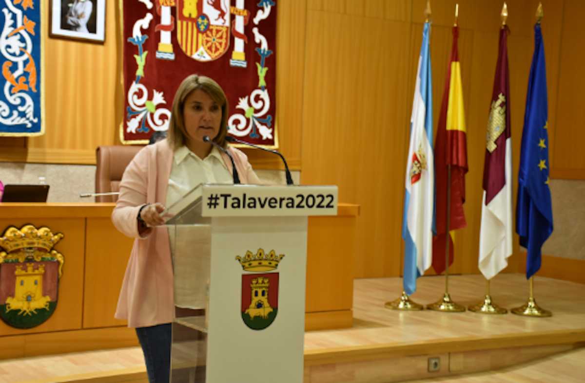 Tita García-Élez, anunciando los plazos de la reforma de los Jardines del Prado.