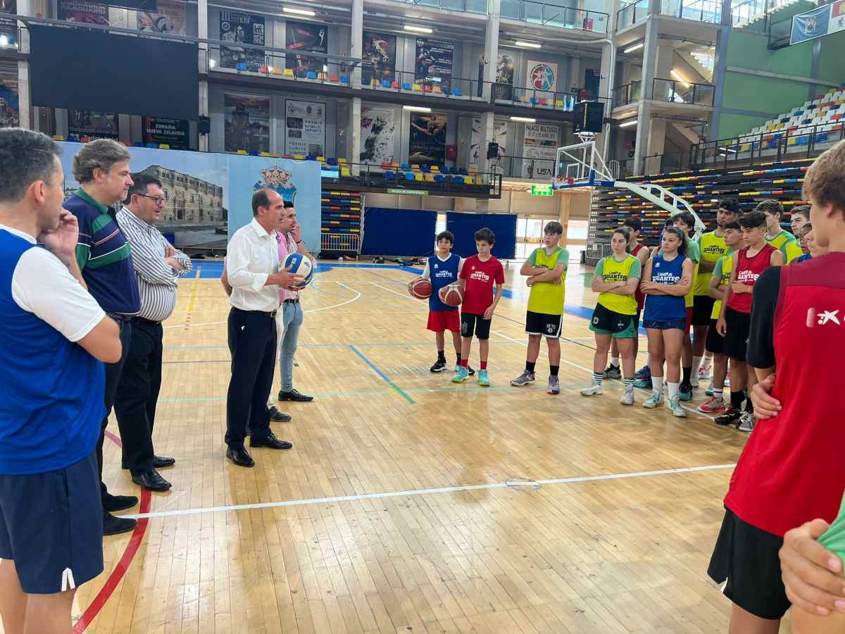 Alberto Rojo visita campus de Baloncesto de Guadalajara