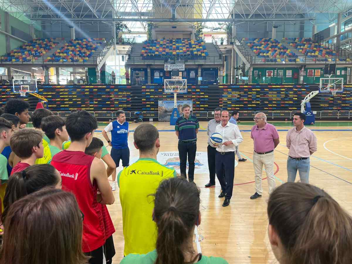 Alberto Rojo visita campus de baloncesto en Guadalajara