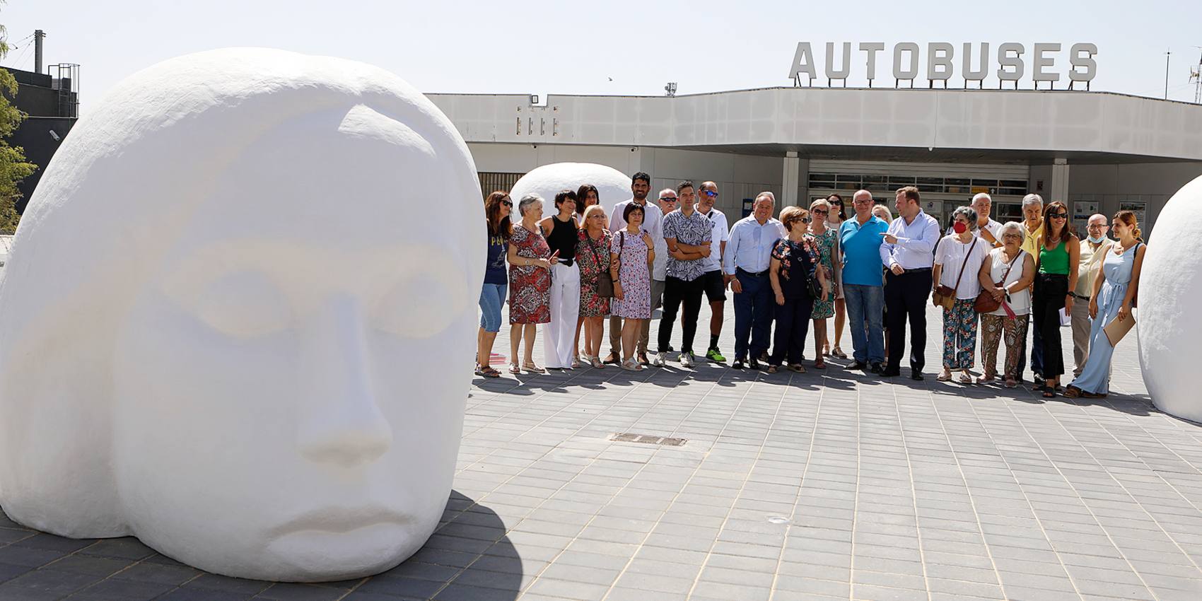 Alcalde, concejales y vecinos de la zona visitan el nuevo espacio de la estación de autobuses de Albacete.