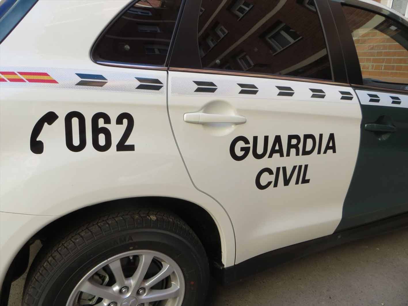 La Guardia Civil descartó un caso de violencia de genero o suicidio.