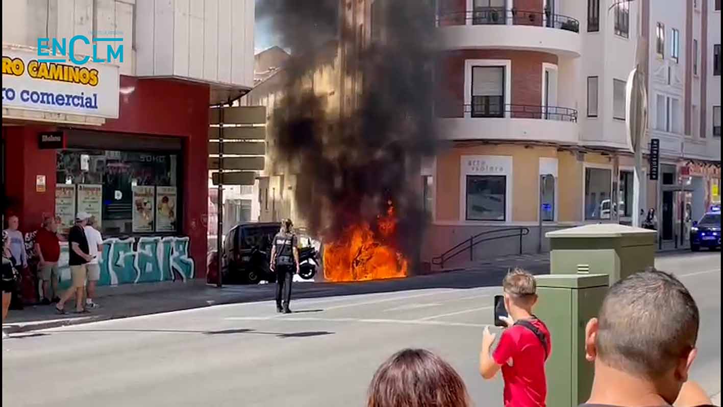 Incendio de un coche en Cuenca