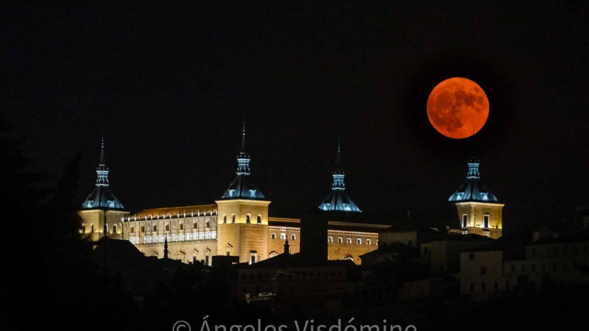 Luna de ciervo en Toledo. Foto: Ángeles Visdómine.