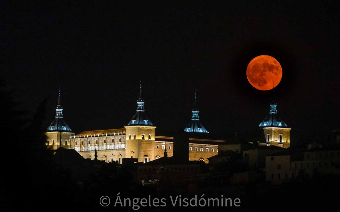 Luna de ciervo en Toledo. Foto: Ángeles Visdómine.