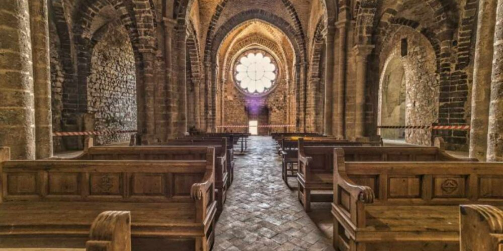 ©️Fotografía Ganadora del Concurso “Los 22 lugares del 22” de Turismo Castilla-La Mancha. Localización: Aldea del Rey (Ciudad Real). Autor: Toñi. Título: "Castillo de Calatrava la Nueva y Sacro Convento".