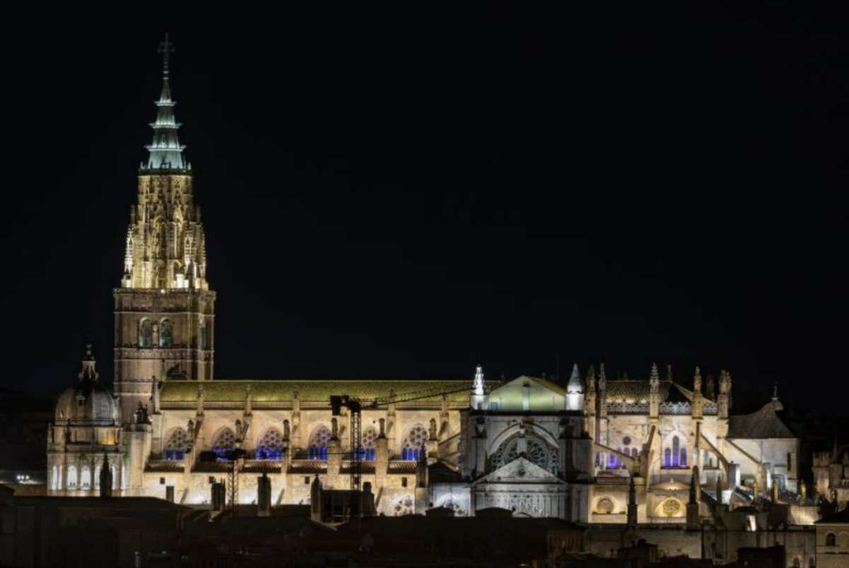 ©️Fotografía Ganadora del Concurso “Los 22 lugares del 22” de Turismo Castilla-La Mancha. Localización: Toledo. Autor: Chevi. Título: "Luz en la oscuridad".