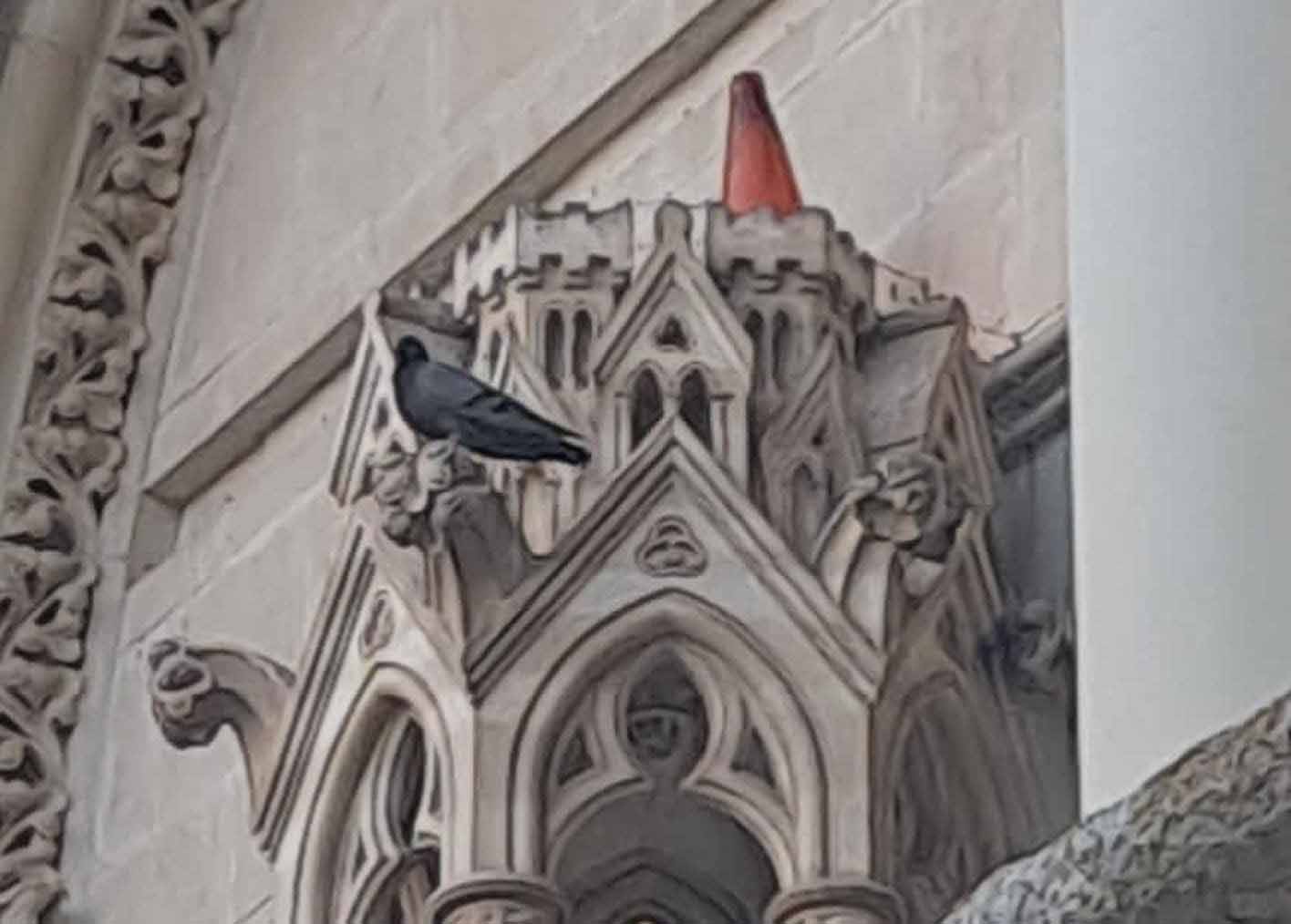 El cono y la paloma, curiosa imagen para la fachada de la Catedral de Cuenca. Foto: Catedral de Cuenca.