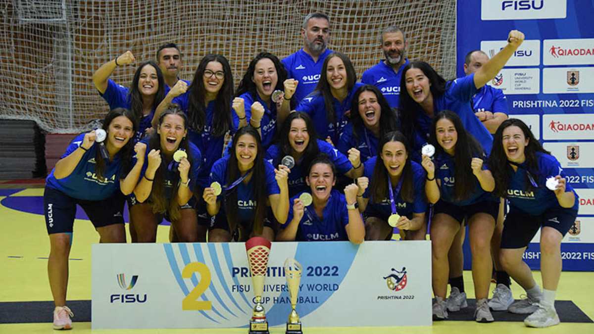 Medalla de plata para el equipo femenino.