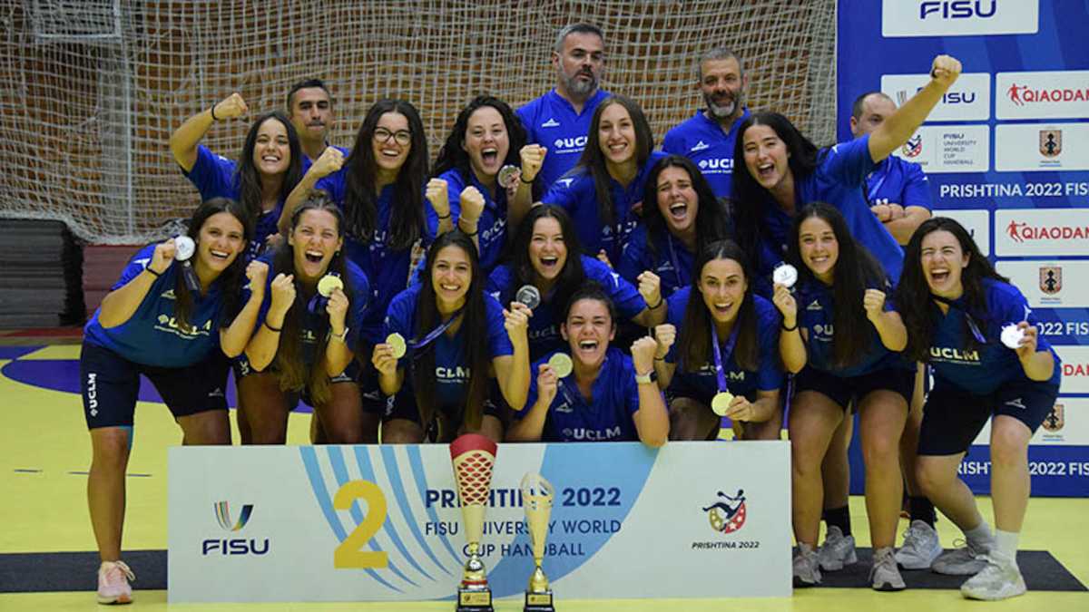 Medalla de plata para el equipo femenino.