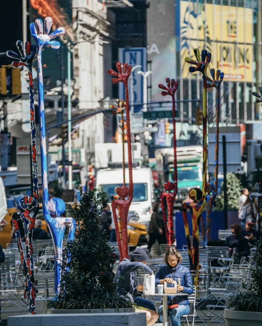 Las esculturas de Santi Flores en el centro de Manhattan, Nueva York.